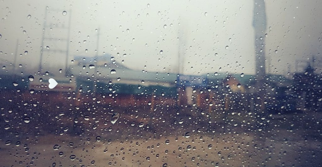 KhanFadiha's tweet photo. Nothing better than the sound of heavy rain while you're falling asleep... https://t.co/MirDhqex3T