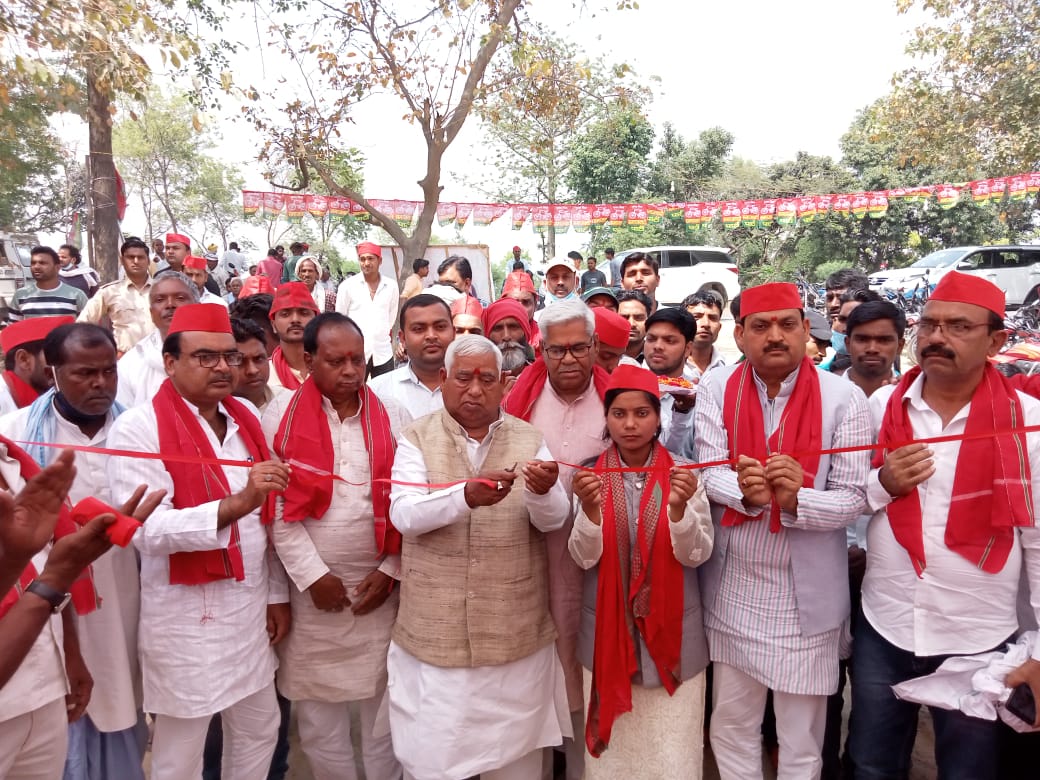 DeepakSinghAdv4's tweet photo. सोहावल चतुर्थ से समाजवादी पार्��ी की प्रत्याशी बहन सोनाली रावत को भारी मतों से जिताए https://t.co/cpgwwHcax5