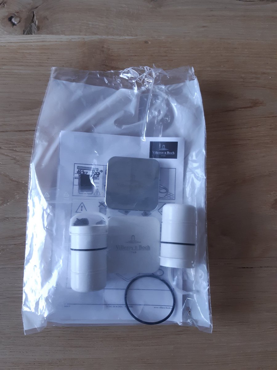 Berriedemik's tweet photo. @VilleroyandBoch bedankt voor het leveren van een nieuwe deksel set, die niet leverbaar was via de plaatselijke sanitairwinkels. #CustomerService #tevredenklant https://t.co/bbjt2CPZNf