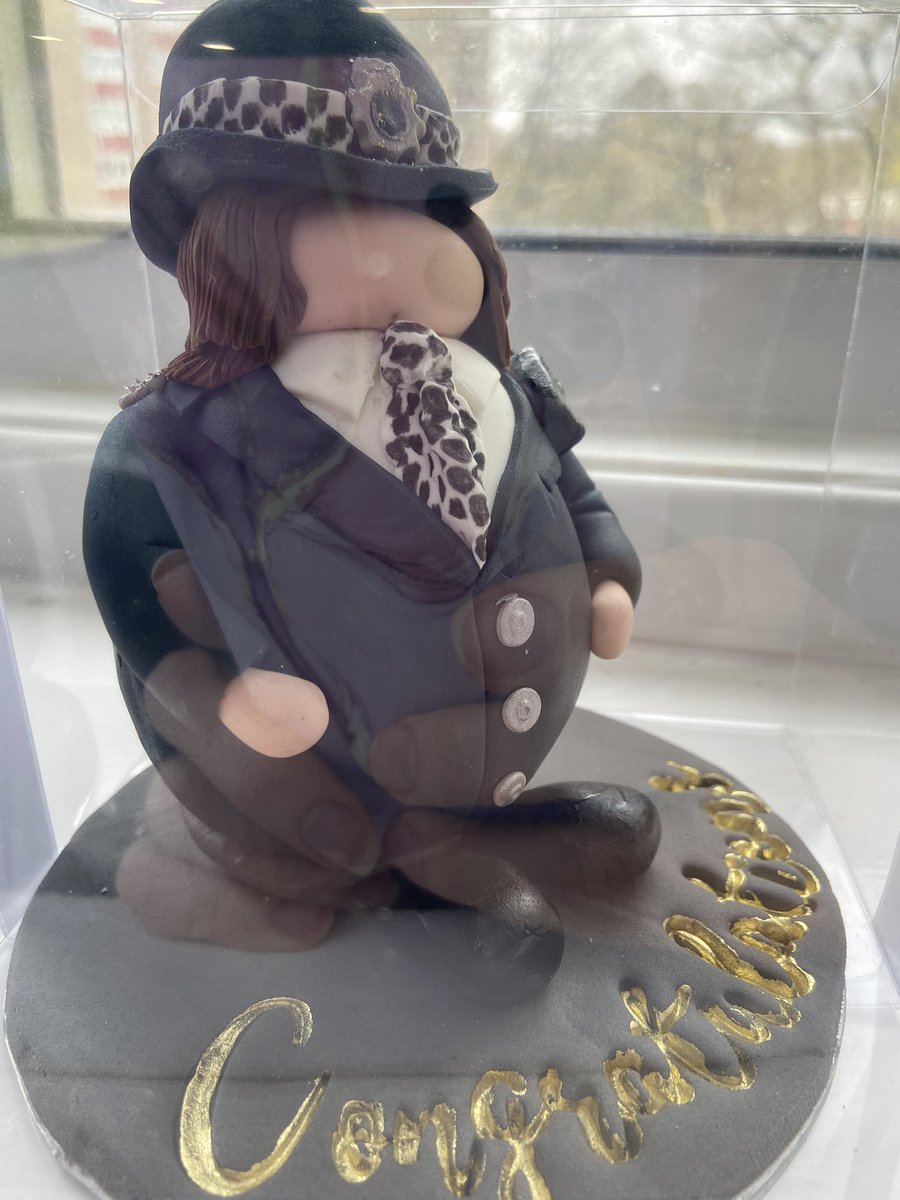 StephMades's tweet photo. Just received the most awesome congratulations present from @goldilocksdell courtesy of @fondantfetish Totally blown away. Thank you! ❤️🍫🍊 #FirstEverTweet #ThankYouSoMuch #ChocolateOrangeLover https://t.co/bqlaynqr9k