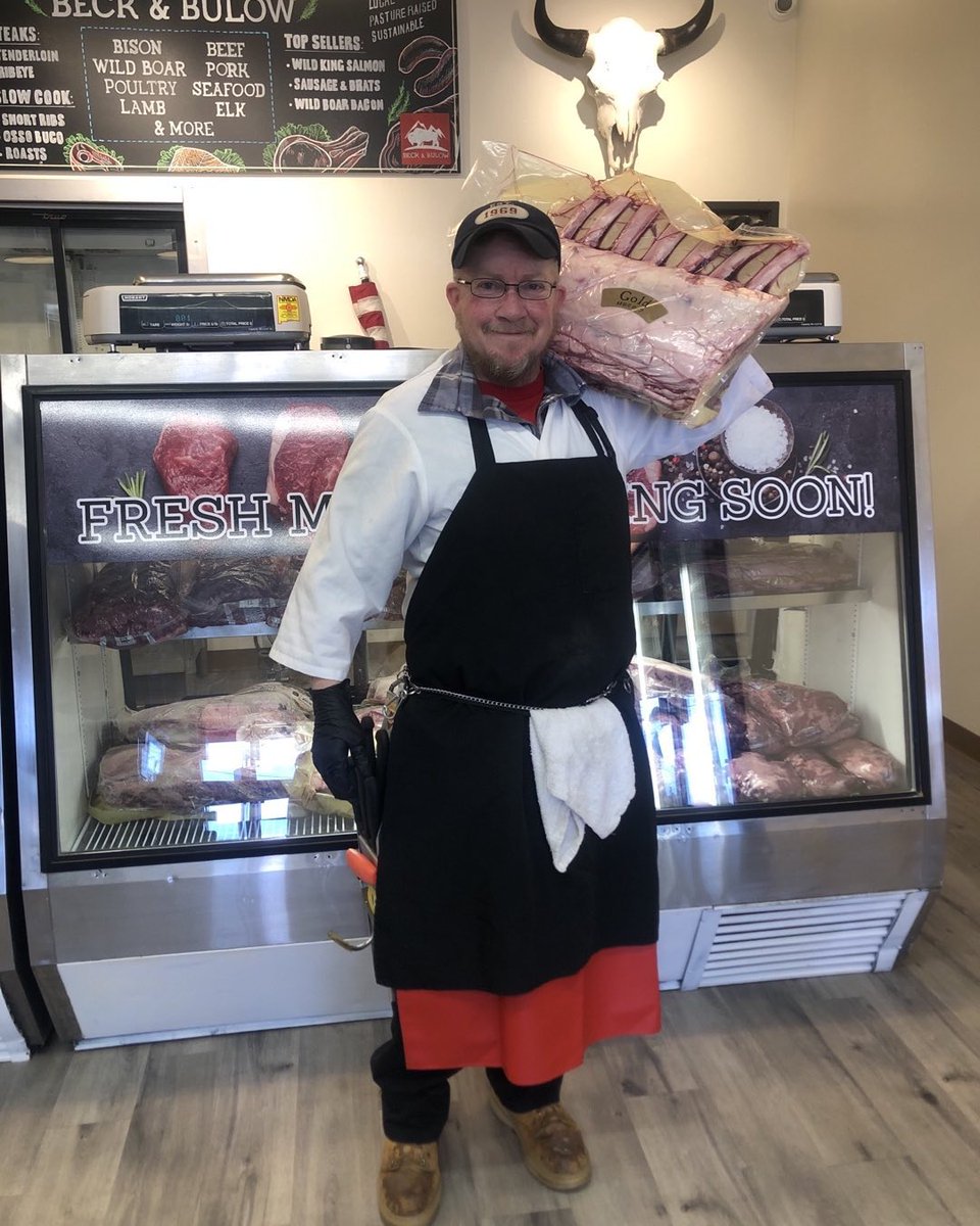beckandbulow's tweet photo. Dex the butcher is on the premises! He’s getting ready to cut up this incredible purebred Wagyu beef - stop by for some fresh cut meat! He’s here full time from now on, and we couldn’t be more excited!

#freshcutmeat #beckandbulow #butchershop #santafe #newmexico #505 https://t.co/QOMqFWdiB5