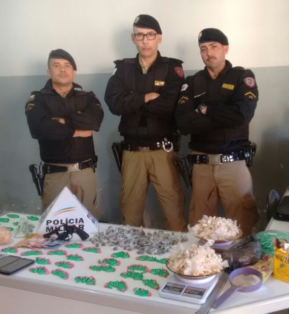 When Brazilian police feel like posing for Hip-Hop album covers