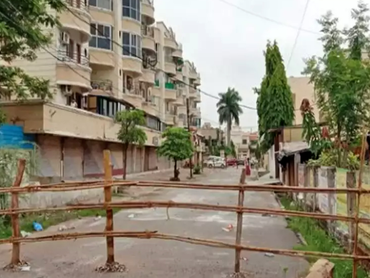 EconomicTimes's tweet photo. #BreakingNews: Instead of 4 metros, now 20 towns in Gujarat to have night curfew. All political religious gatherings stopped till April 30. (ET Bureau)
#COVID19India https://t.co/MqOcB6KiXk