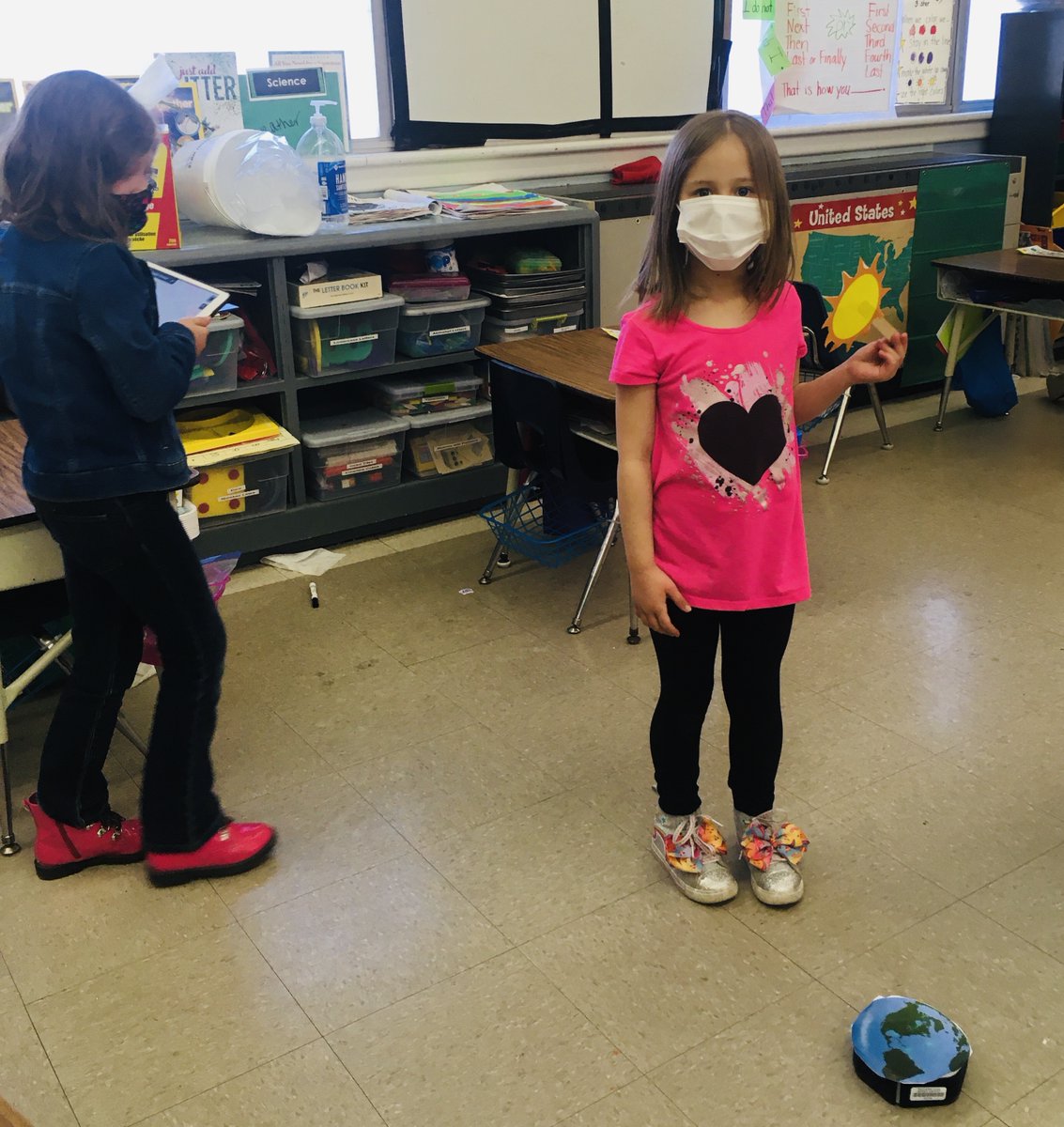 MsEngineerSmith's tweet image. Kicked off @RoboWeek with a great group of kindergarteners @BlossburgElem with @AmyNybeck! We learned the word &quot;orbit&quot; and used @codewithroot to model how the Earth orbits the sun! @SouthernTiogaSD #LrnrDrvn #CSinPA #CSforAllPA