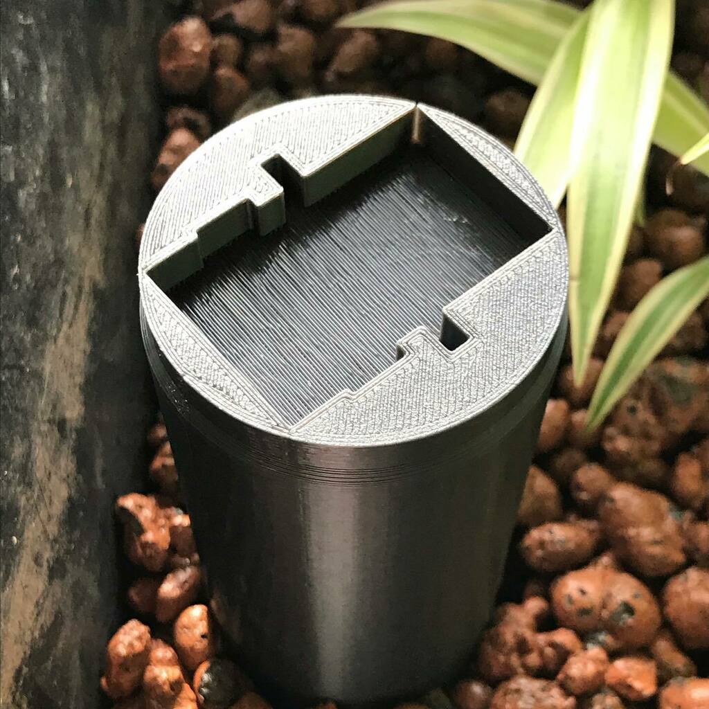 CountCultConcep's tweet photo. Place servo motor here! Automating my beds has been one long hassle, today I came one step closer having printed my own bell syphon end cap. It’s still not perfect, but getting closer. The code for the servo is killing me to be honest 🤣 
#arduino #ar… https://t.co/aQiULQFzxT https://t.co/Ko8kqoqXAg