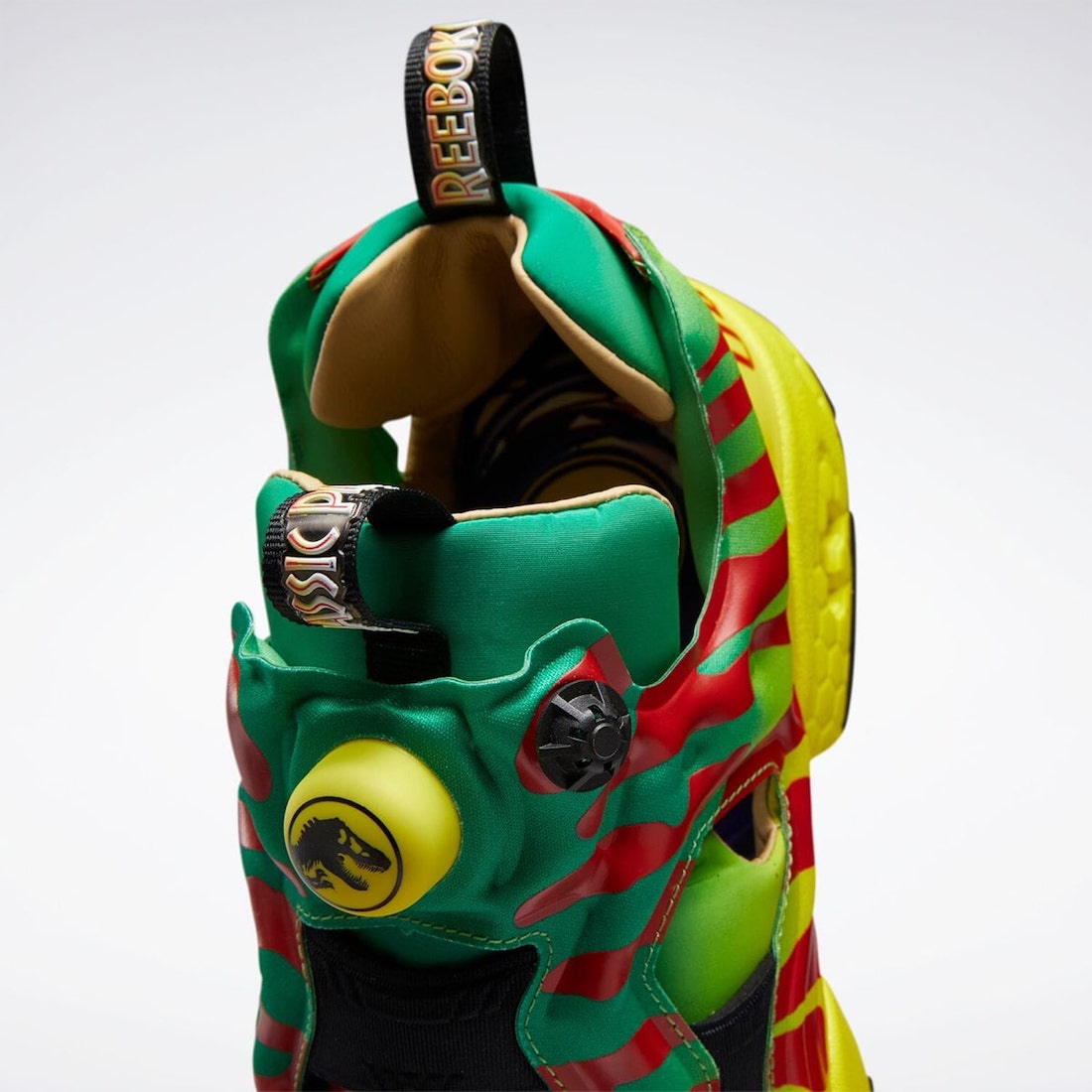 nicekicks's tweet photo. Reebok and Jurassic Park link up to create an awesome InstaPump Fury based on the iconic Ford Explorers. 🎢🦖 https://t.co/4lBFezWqZ6