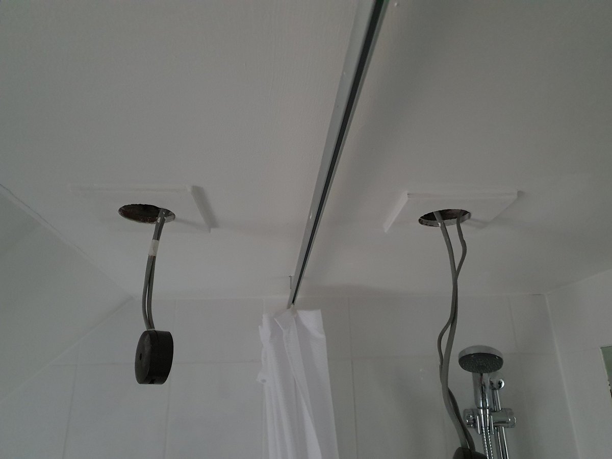 SmartrrElec's tweet image. Going the extra mile... When the ceiling&apos;s been massacred by the previous spot installer... make up some hardwoord ply support plates and paint them to match.
Looking neat with the @collingwoodLED H2 lite from @cefonline