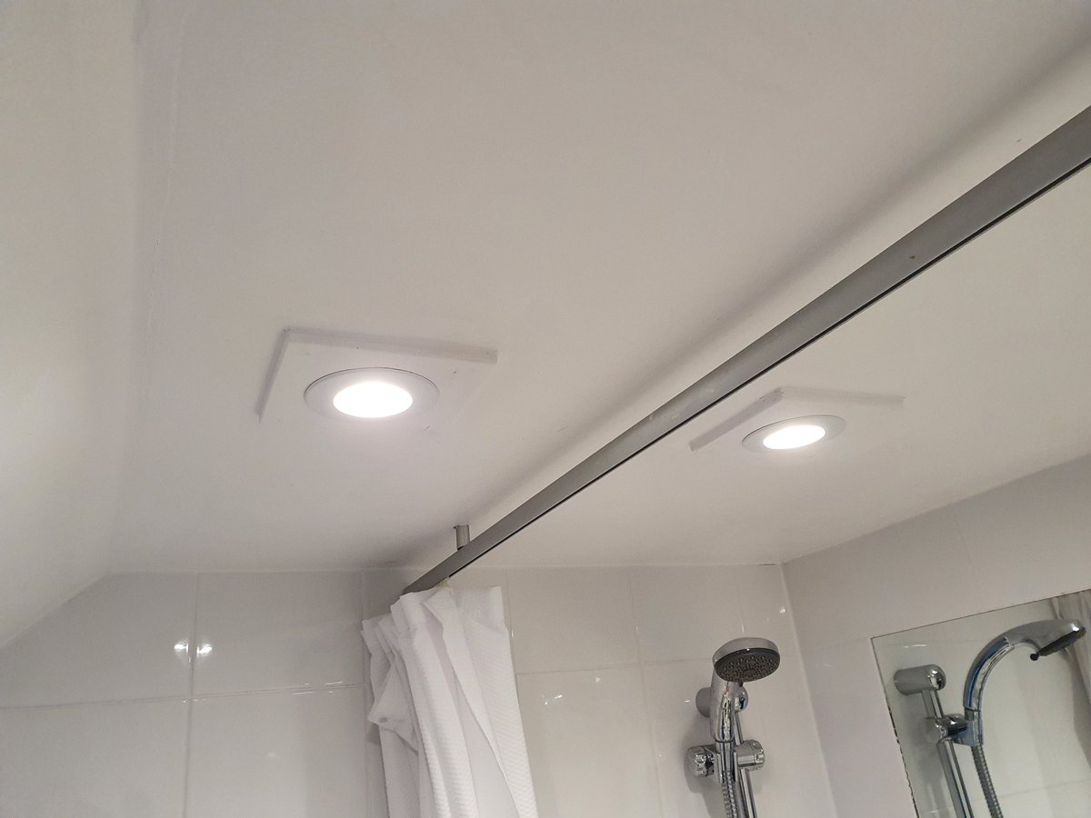 SmartrrElec's tweet image. Going the extra mile... When the ceiling&apos;s been massacred by the previous spot installer... make up some hardwoord ply support plates and paint them to match.
Looking neat with the @collingwoodLED H2 lite from @cefonline