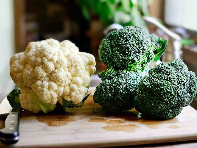 JanInitiative's tweet photo. "Brokoli" sözcüğü İtalyanca "lahananın çiçekli püskülü" anlamına gelen "broccolo" sözcüğünün çoğulundan gelmektedir.

🗺Dünyada en çok karnabahar ve brokoli üreten ülkeler şu şekildedir:

-Çin

-Hindistan

-ABD

-İspanya

-Meksika https://t.co/x2jXKlPx0J