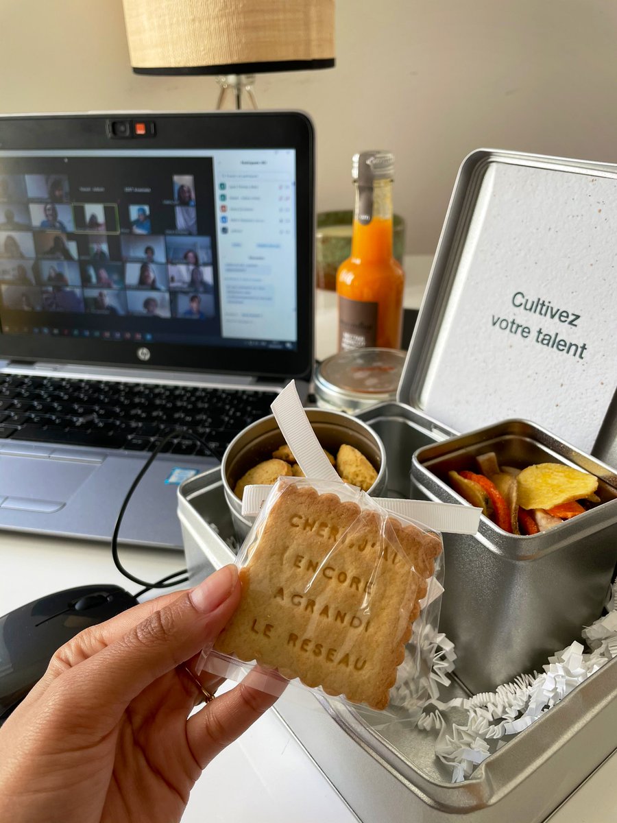 «Chéri, j’ai encore agrandi le réseau» 🎉
Super afterwork avec #LesRencontresNumeriquesPourElles pour faire découvrir le métier de technicienne 👷🏽‍♀️ 
N’hésitez pas à consulter nos offres sur <a href="/orangejobs_fr/">Orange Jobs</a> ! 

<a href="/Orange_France/">Orange France</a> <a href="/olivierdefosse/">Olivier Defosse</a> <a href="/marielaureau/">Marie Laure Vaïsse</a>