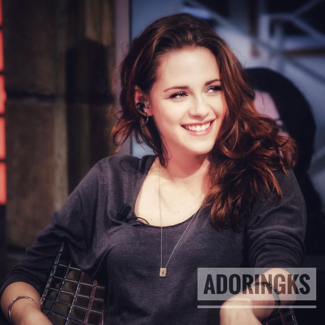 AdoringKS's tweet photo. #kristenstewart #breakingdawnparttwo #elhormiguero 💛 https://t.co/UpD7M2r0HG https://t.co/b4cmcNdelY
