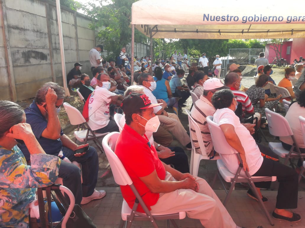 BisABric's tweet photo. #VacunandonosPuebloQueVence
Esta Mañana en el centro de salud Francisco Morazán D2.1Managua se está aplicando vacuna contra Covid a pasientes con padecimientos crónicos y adultos mayores.
🇳🇮🏥 https://t.co/Z27YudsDrL