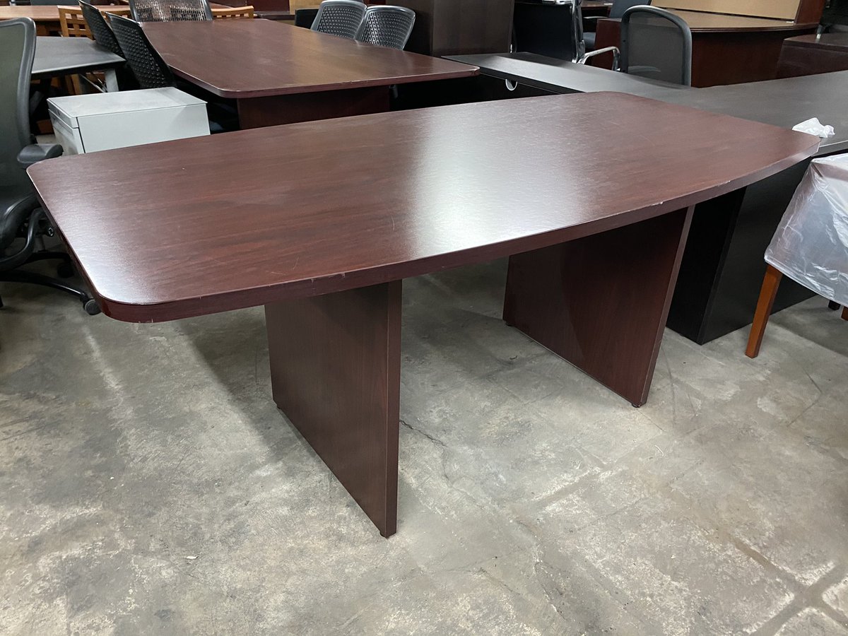DFSIHOUSTON's tweet image. Conference tables, visit us today at dfsihouston.com or give us a call at 281-726-2939 #boatshaped #conferencetable #commercialtable #houston #texas