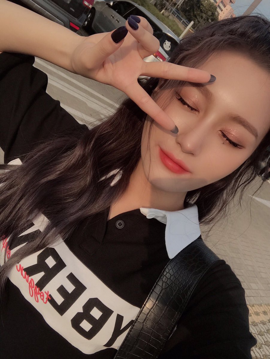 hourly siyeon | ODD EYE (@siyeonhours) on Twitter photo 