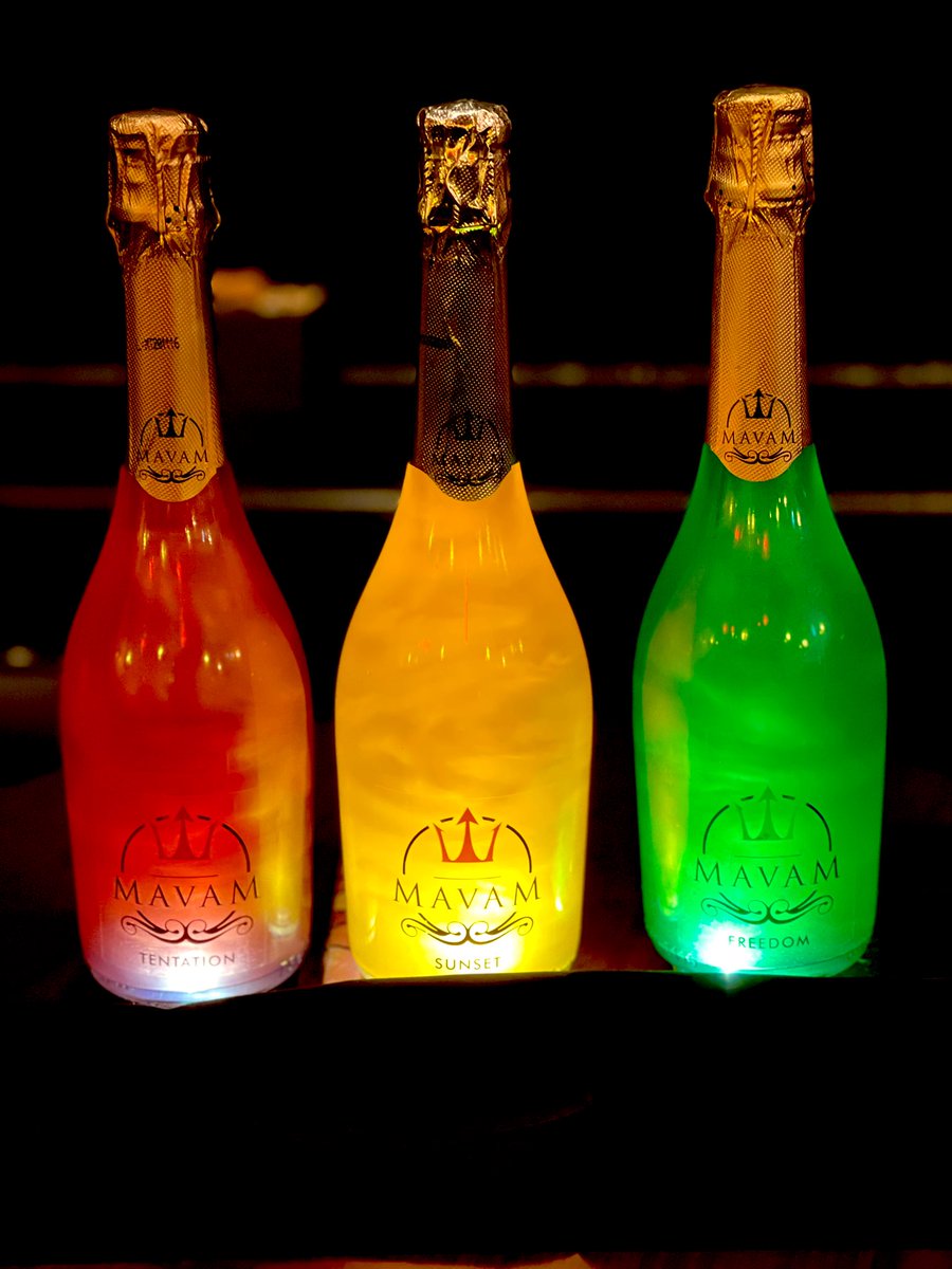 Bar And You シャンパンというと多少敷居が高いイメージがあるかもしれませんが お手頃価格のシャンパンもございます こちらのシャンパンはmavamといいます ラメが入っており とても美しく光ります アルコール度数も７ と低く誕生日 記念日等でお
