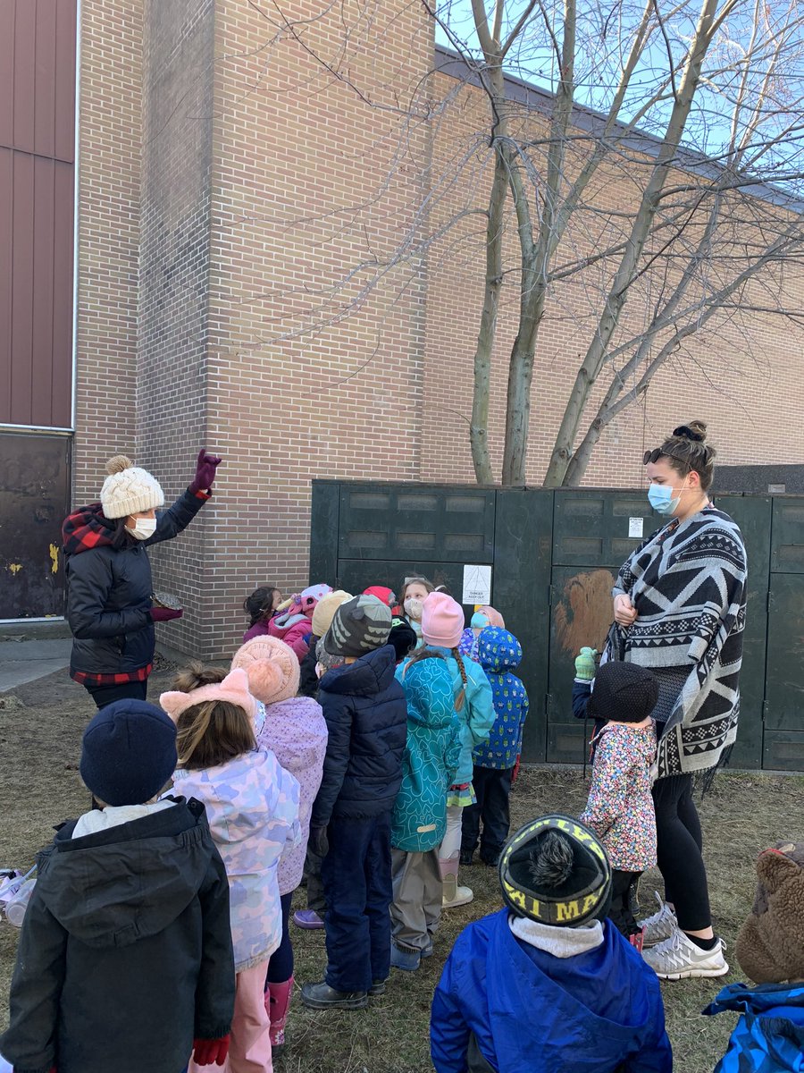 AVPS_LDSB's tweet photo. Thank you to @mrrichards67 & Mr. Quenneville for teaching us how maple syrup is made. Thank you too to @GMundellLDSB for sharing the story of the painted turtle and the 13 moons. Here is to April, the budding moon and good things to come!
#landconnection #spring2021 https://t.co/bp2rHpipya