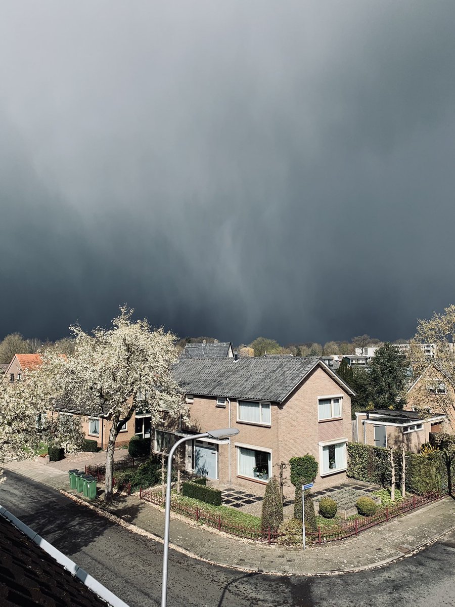 Annette_vd_Berg's tweet photo. Er kwam een #bui aan in #bennekom #rtlweer @weermanreinier https://t.co/ssQes3k9da