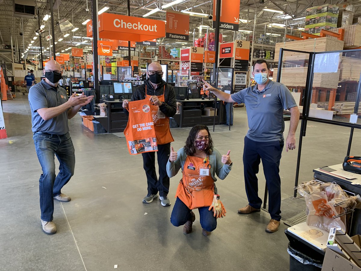 Amazing job driving credit <a href="/BartolomOliver1/">Bartolomé Oliver</a> ! His secret: caring about our customers and loving being able to help them! Recognition for his constant drive in helping all of our customers! Couldn’t be more proud of him!!! <a href="/RandyTHDCredit/">Randy Aretz</a> @matter_apps <a href="/olholgu/">Oscar Holguin</a> #1548Family