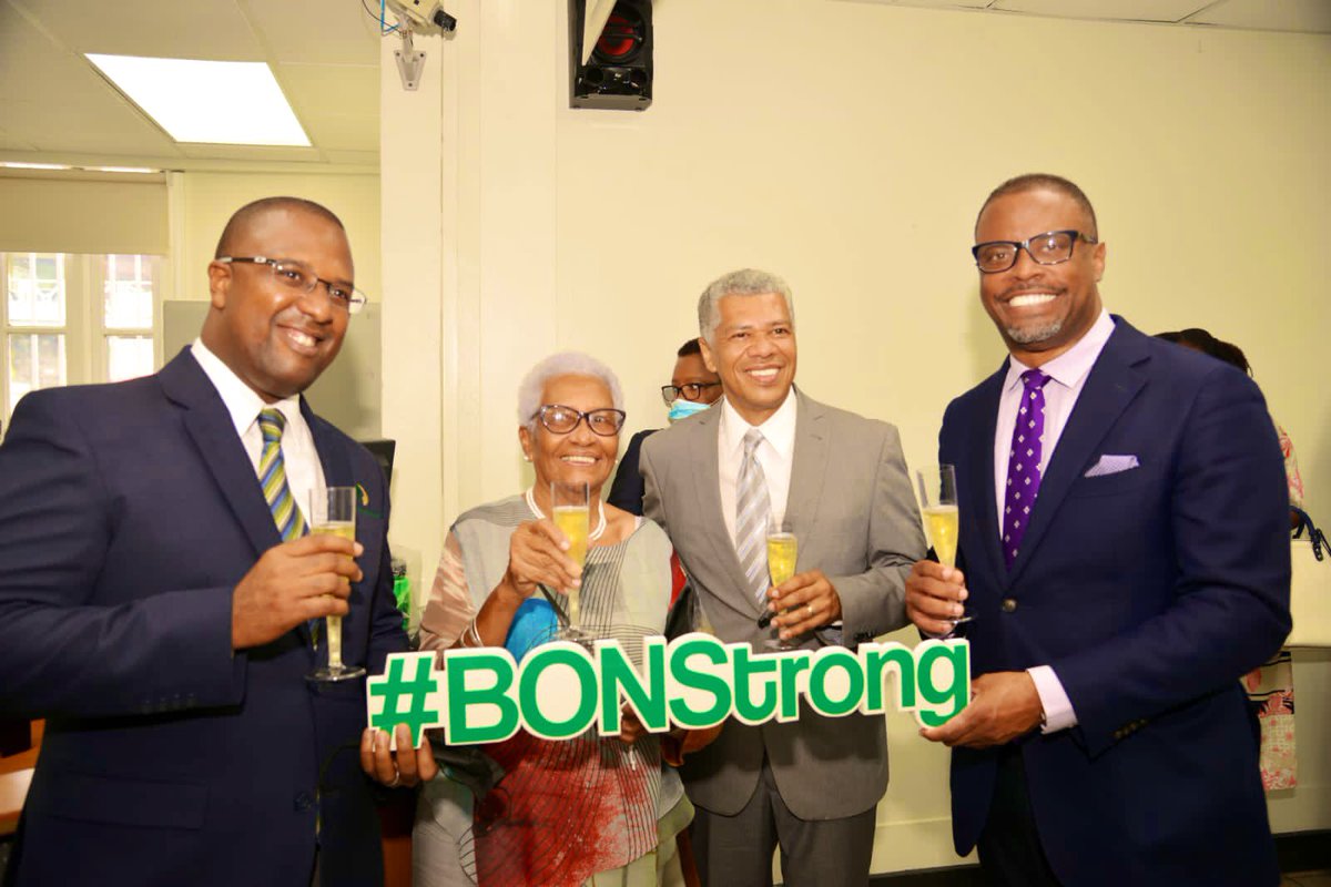 markbrantley3's tweet photo. #NevisRecovery I was ecstatic today to witness the opening of the physical offices of the Bank of Nevis Ltd in Basseterre, St Kitts as this indigenous bank has now purchased the operations of Royal Bank of Canada and RBTT in #StKitts #Nevis #BONStrong https://t.co/vlqyNNLZdS