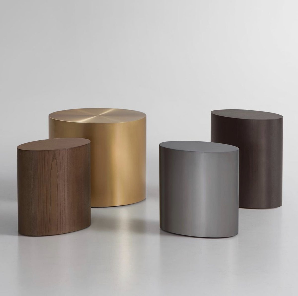 NeoCon_Shows's tweet photo. #BernhardtDesign’s new Marlowe tables infuse office lounge spaces with a chic functionality. Available in an array of sizes and finishes including brushed brass and graphite. #NeoCon2021 #NeoConExhibitor https://t.co/oSX49vYG2e