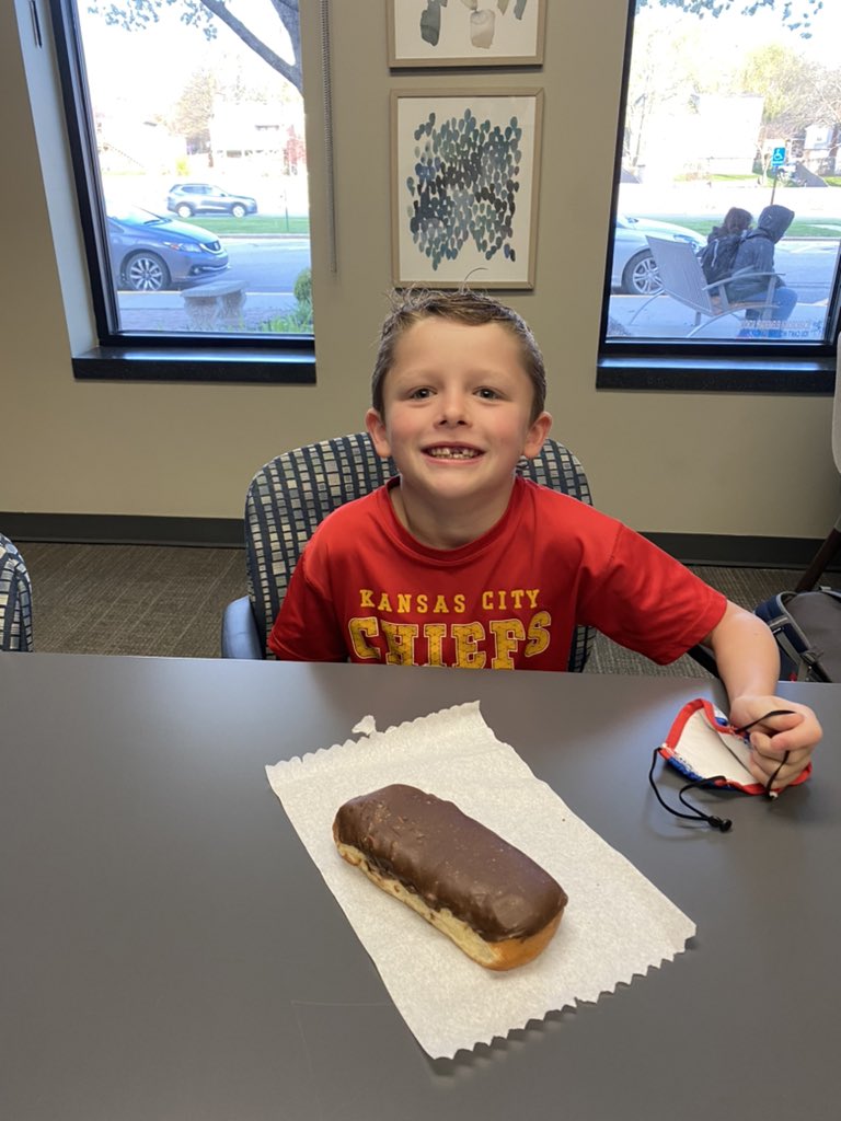 WeRScarborough's tweet image. Another fabulous greeter! 
Thank you Hudson for your amazing greeting skills this morning! Your high fives ROCKED! 
We love this new PTO Silent Auction option!
❤️💙🙌🏼💙❤️🤟🏼❤️💙
#myolatheschools #morninggreeter #betheone #relentless #relationships #focusonthefocus