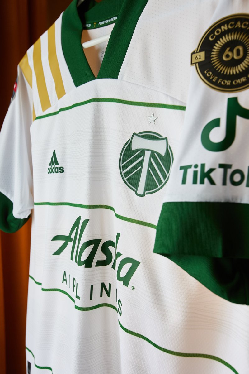 Match day fit ready!

RT this post for a chance to win 10,000 <a href="/AlaskaAir/">Alaska Airlines</a> miles. #RCTID #SCCL21