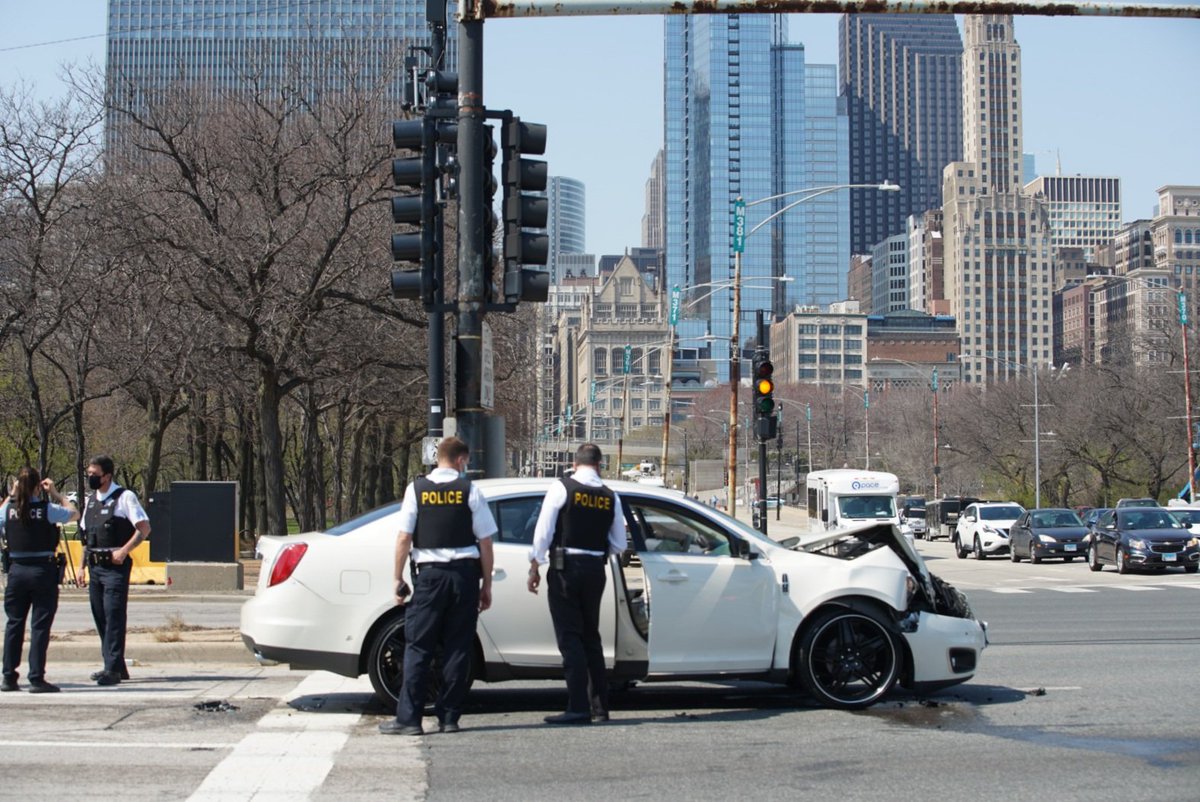 Ashlee_Rezin's tweet photo. 3-year-old shot in head on Lake Shore Drive near Grant Park  https://t.co/AkH5Bzp3Xk https://t.co/TKY3Ay1ZVA
