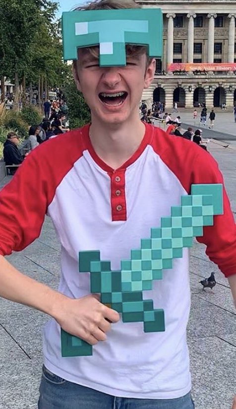candiceinnit's tweet photo. always knew i recognized this mf from somewhere https://t.co/kYSABkL96x