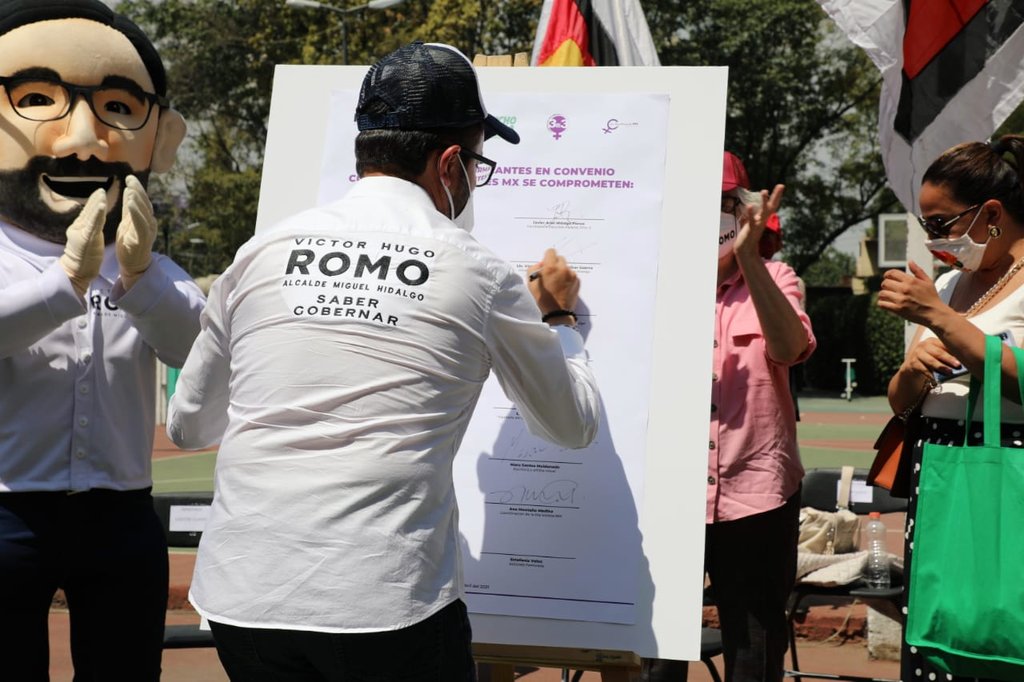 vromog's tweet photo. Refrendamos nuestro compromiso de trabajar por hacer de MH una alcaldía con perspectiva de género, hoy firmamos la "3 de 3 contra la Violencia hacia las mujeres" y lanzamos las #BrigadasVioletas en nuestros recorridos
#SaberGobernar
#RomoCONTIGO https://t.co/Uye8kmPbZp