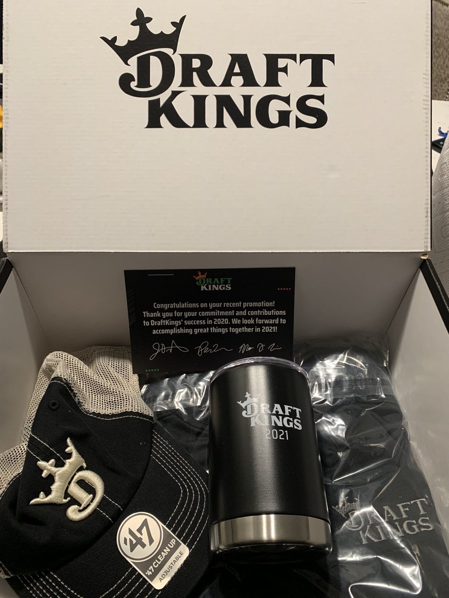 mallory_jaye's tweet image. #DraftKings is simply the best. I am lucky to work here!