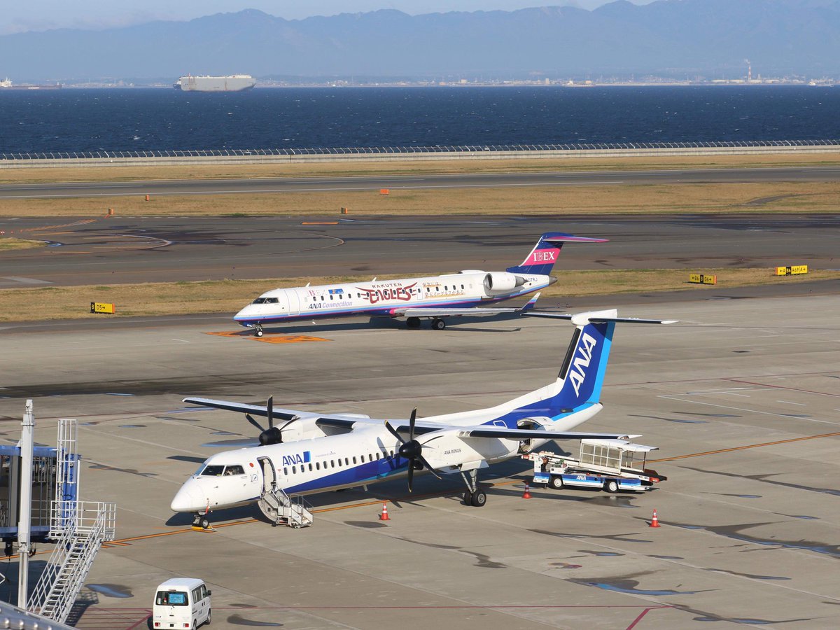 中部国際空港セントレア 大分行きのibex65便は楽天イーグルスジェットでした 行ってらっしゃい 今日のスカイデッキは風強いです セントレア