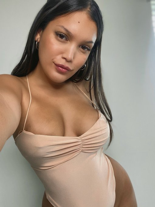 Juicy 👅 https://t.co/gn63Krg9TG