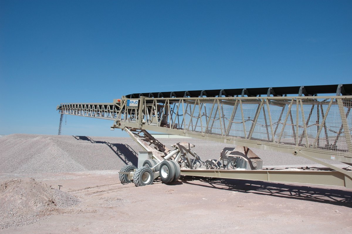Achieve 30 percent more stockpiling capacity with our SuperStacker® conveyer. With its Wizard Touch® automation system, you can custom build desegregated stockpiles effortlessly. #Astec #OneASTEC #Stockpiling