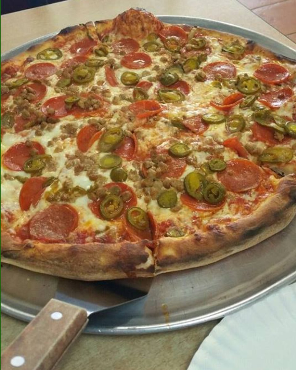 BrooklynsBestTX's tweet photo. Sure, we have pizza by the slice, but when it tastes this good, we recommend just getting a whole pie! #brooklynsbestpizzaandpasta #dfwpizza #dfwfoodie #dfweats #nystylepizza https://t.co/URC058EAnX