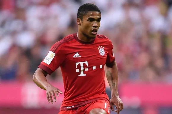 FBITricolor's tweet photo. O estafe de Douglas Costa trabalha para obter nas próximas semanas a liberação do Bayern e da Juventus, visto que não será aproveitado por nenhum dos clubes.

Douglas já decidiu que quer se desvincular do Bayern e da Juve nesta janela, que termina em 23 de maio.

🗞 GZH https://t.co/4Krg3JJWjY
