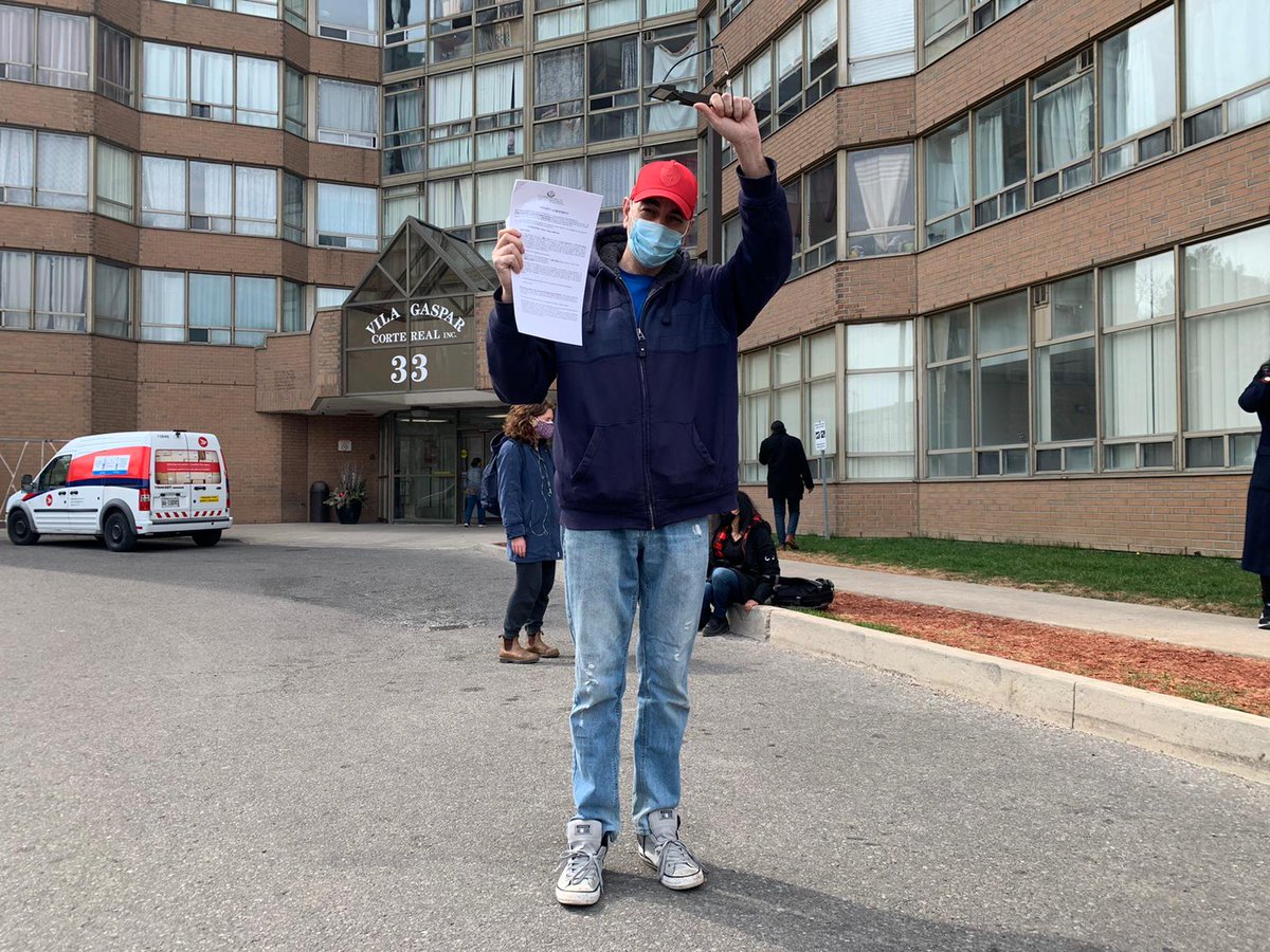 COMMUNITY WINS IN FIGHT TO KEEP SINGLE DAD IN HIS HOME! 
THREAD (1/7): On Good Friday, 33 Gabian Way was overrun by 23 police cruisers and fifty officers. Toronto Police lies aside, this was all to conduct the eviction of one single father and his young children.