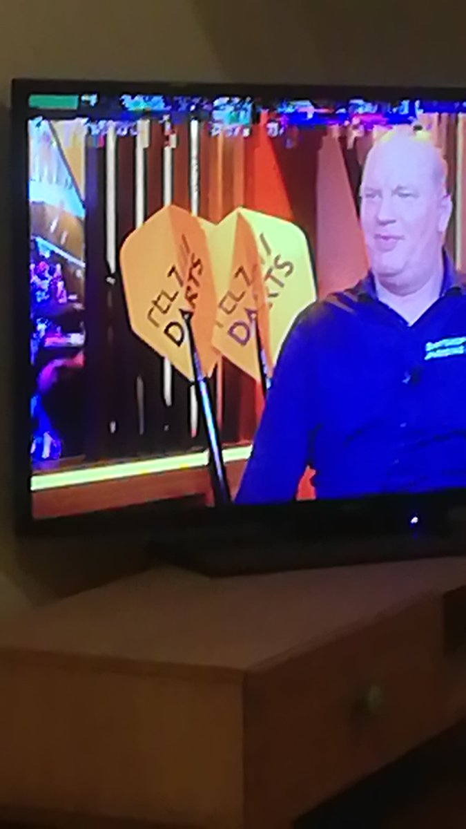 adhdkip's tweet image. #glasvezel #Online wat een drama is dit dan. Snel jaar om en weer terug naar #ziggo. Zit al een halfuur naar #Vincent  te kijken. Dag leuke dart avond