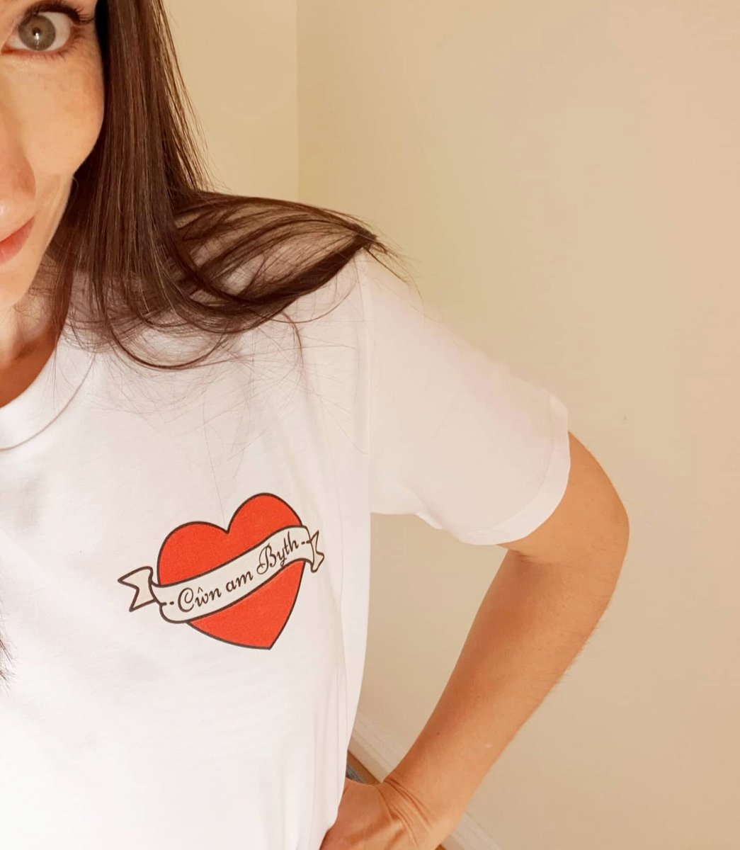 Cwn am Byth 🏴󠁧󠁢󠁷󠁬󠁳󠁿❤ Dogs Forever 🏴󠁧󠁢󠁷󠁬󠁳󠁿❤ Tees now available from sethbows.com 🔥 #cymraes #cwn #welshdogs #wales #cymru #yescymru