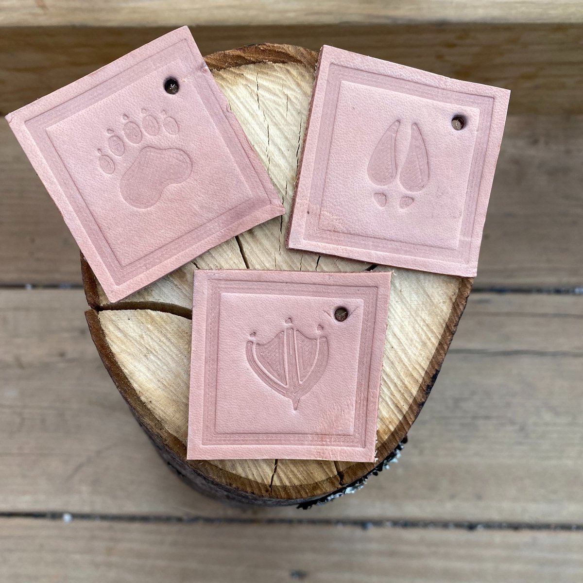 Had some fun designing 3D printed stamps for leather footprint keychains with <a href="/TeachAlli/">AlliLeitchTeach</a> for her Grade 1 class Indigenous Education unit. They turned out great! <a href="/SD57Indigenous/">SD57Indigenous</a> <a href="/pamelaspooner77/">Pamela</a>  
⁩