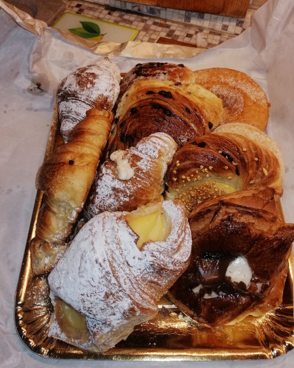 ApiRoberto's tweet photo. #breakfast in #rome https://t.co/47ZIW5RYYv