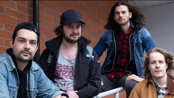 Wuji artfully blends grunge and psychedelic rock to create a sound that bounces between angst and zen. Frontman Andrew Kashak talks about creative influences. 

rektchords.com/post/wuji-angs…