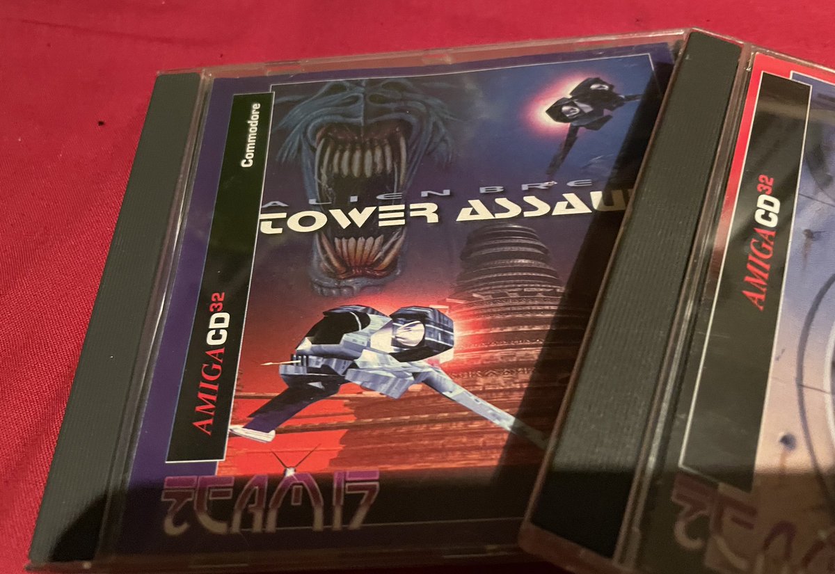 Ophilippos1's tweet photo. #RetroGamingLife #RetroGaming #commodore #Amiga Arrivage de début de semaine , une petite collection #AlienBreed sur #AmigaCD32 avec #AlienBreed2 #AlienBreedTowerAssault et #AlienBreed3D un DOOM like sur #CD32😜sinon on va voir chez @Arunotaku ici https://t.co/Ch210VDRya c top! https://t.co/Liw7loxXW3