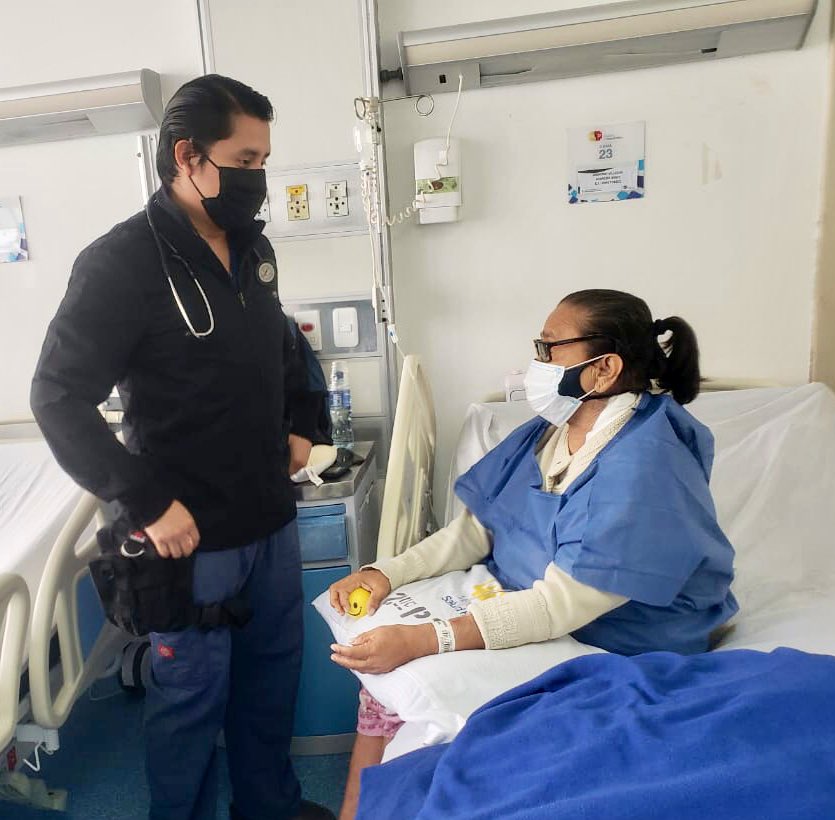 HGuayaquil's tweet photo. #ActivadosPorLaSalud | Hospitalización se encuentra dando seguimiento constante a las evoluciones de nuestros pacientes, con el objetivo de dar tratamientos efectivos que garanticen el restablecimiento total de la salud y el retorno a sus hogares. https://t.co/p0oIFTp3tU