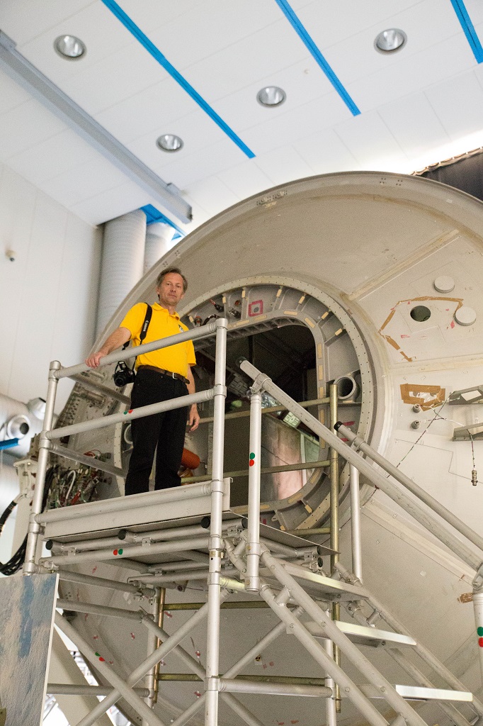 GogoshNix's tweet photo. Donatello Multipurpose Logistic Module (MPLM) for the International Space Station. There were 3 the same modules, and Leonardo is converted into Permanent Logistic Module and is attached to the ISS in 2011 during the STS-133 Space Shuttle mission.
#ISS #MPLM #dearMoonCrew https://t.co/eYpDbu5FqM
