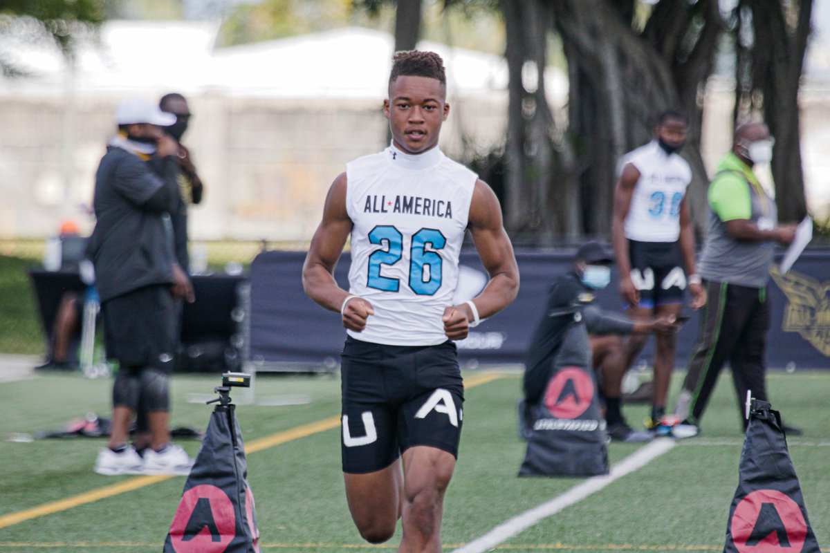.@gabrieldbrooks with a look at 10 prospects from the 2023 class that @247Sports is higher on than others: https://t.co/Ls8uNxssXc https://t.co/5aHQDpsogZ