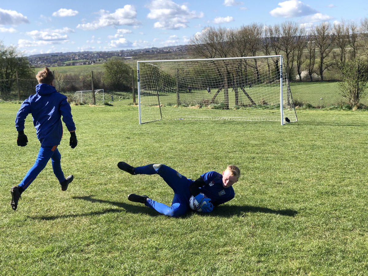 SaveAllShotsGK's tweet photo. In the AM we covered: 
🧤 1-1 scenarios 
🧤 Shot-Stopping 
🧤 Handling &amp; Footwork 

In the PM the focus was on: 
🧤 FUN 
🧤 Goalie Wars 
🧤 Technique 
🧤 Handball 
🧤 Crossbar Challenge 

Huge thank you goes to @Treetonterriers for hosting the day for us 👏🏻😁 https://t.co/X1EtEup4Tf