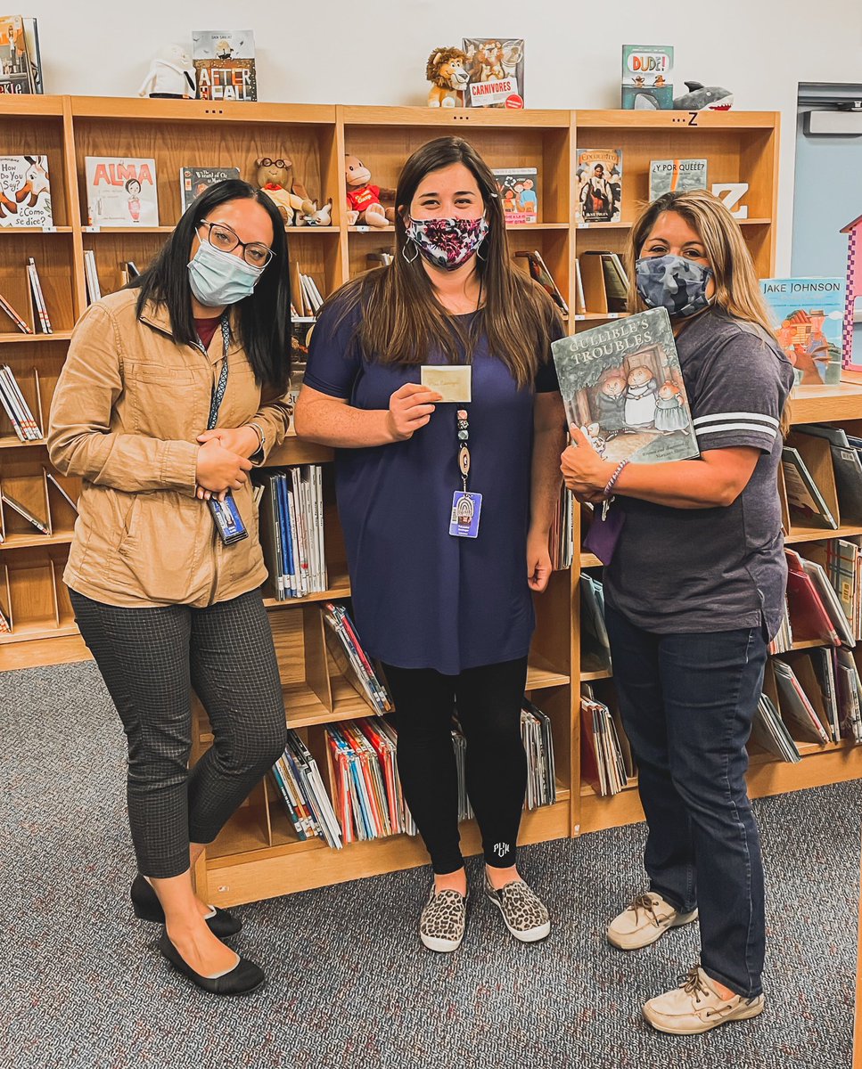 Mayra_Hdz5's tweet image. Librarian??? We prefer literary ROCKSTAR🌟 Thank you @esslinger5 for ALL you do at  @fmgilbert #HeartWork #LibrarianAppreciationWeek #GivingUsAllTheBooks