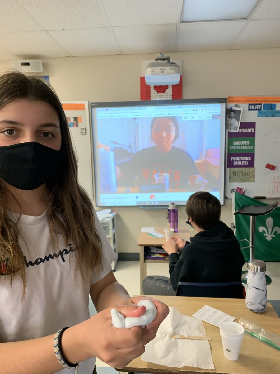 Les élèves de la 7e année ont eu l'occasion de participer à un atelier virtuel sur les créations chimiques offert par la Faculté de génie à <a href="/uOttawa/">Université d'Ottawa | University of Ottawa</a> . Ils ont appris au sujet des propriétés chimiques de plusieurs matériaux #engagementscolaire #partenariat