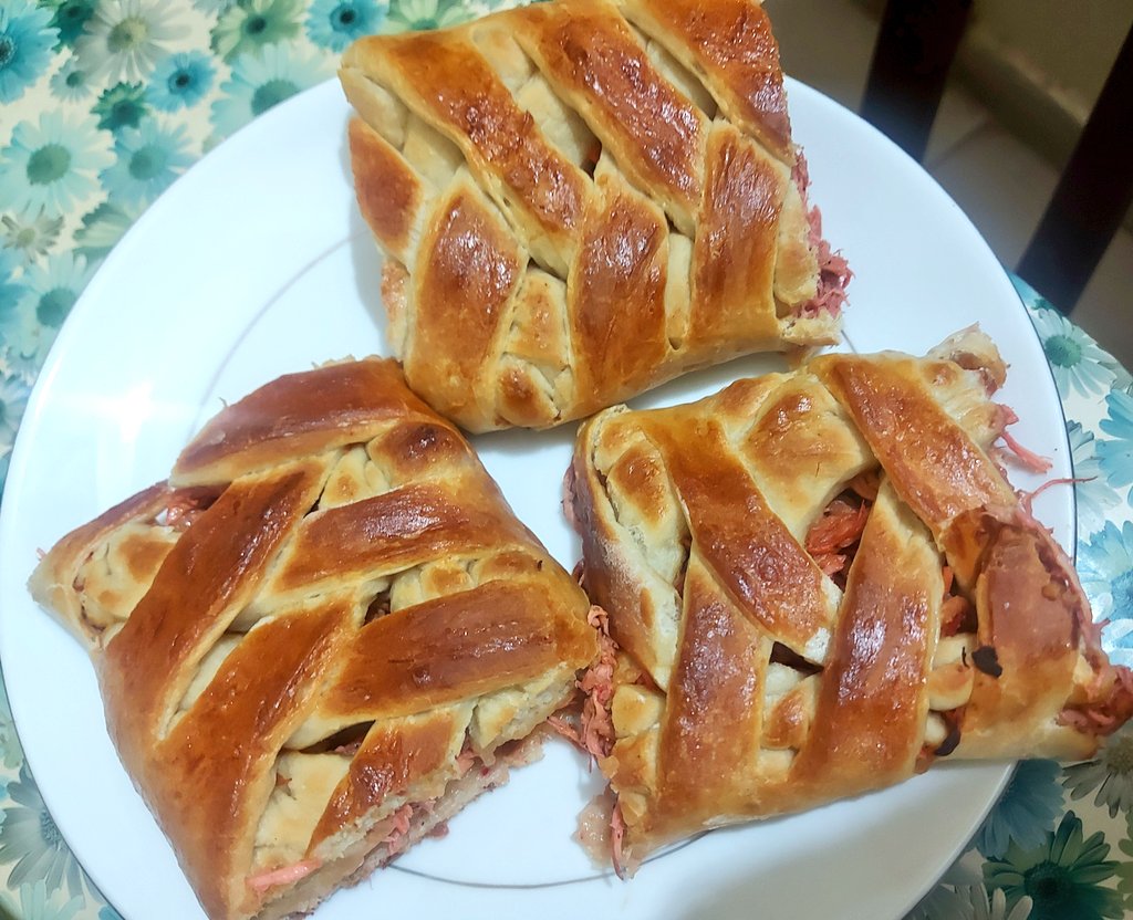 Qanwel's tweet image. VRN🤩
#chickenbread
#chickenparcel