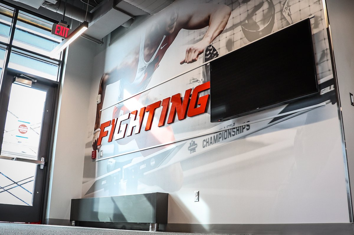 IlliniTrackXC's tweet image. 𝐃𝐄𝐌𝐈𝐑𝐉𝐈𝐀𝐍 𝐏𝐀𝐑𝐊

🔶Updated locker rooms and training areas
🔷Student-athlete development lounges
🔶New video and meeting rooms
🔷Fully renovated Gary R. Wieneke Track

We can’t wait to get to work in our new 🏠 

#JointheFight | #Illini